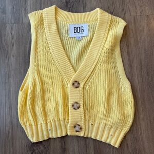 UO BDG Yellow Knit Vest Size Small